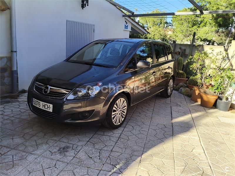 Usado Opel Zafira Enjoy Plus 110 CV (80 kW) 2011 Gris / plata Monovolumen