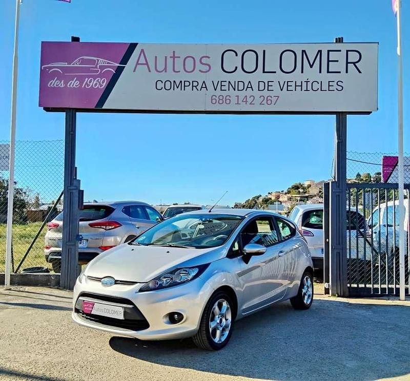 Usado Ford Fiesta Ambiente 68 CV (50 kW) 2009 Gris Utilitario