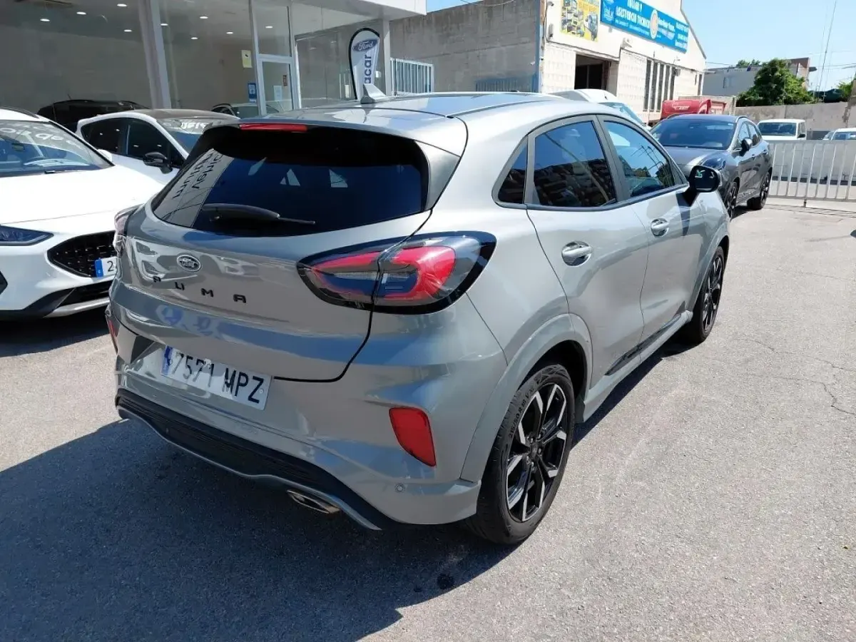 Usado Ford Puma ST-Line X 125 CV (91 kW) 2024 Plata solar (metalizado) SUV