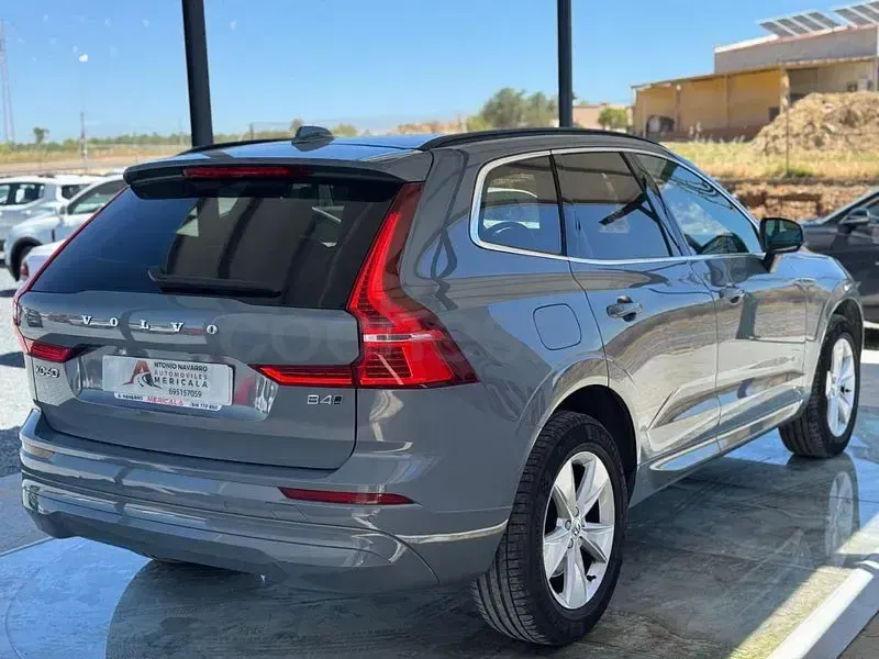 Usado Volvo XC60 Core 197 CV (144 kW) 2023 Gris / plata SUV