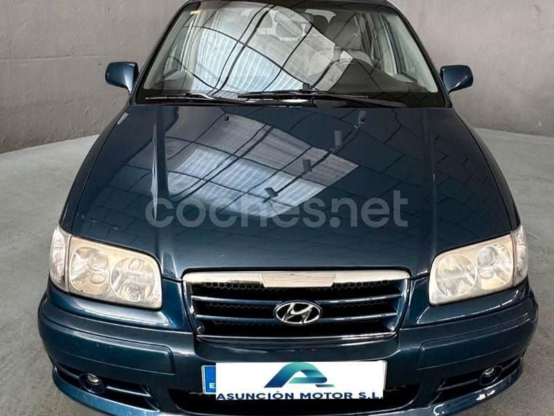 Azul Usado 2005 Hyundai Trajet GLS Monovolumen | 2990 € - Imagen 1/4