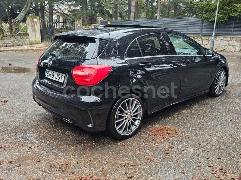 Usado Mercedes A180 AMG line 109 CV (80 kW) 2015 Negro Berlina