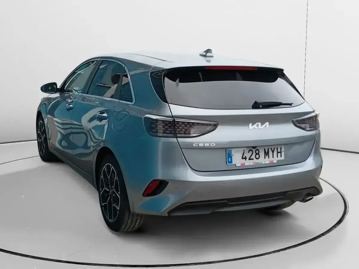 Usado Kia Ceed Edition 7 101 CV (74 kW) 2025 Gris Utilitario