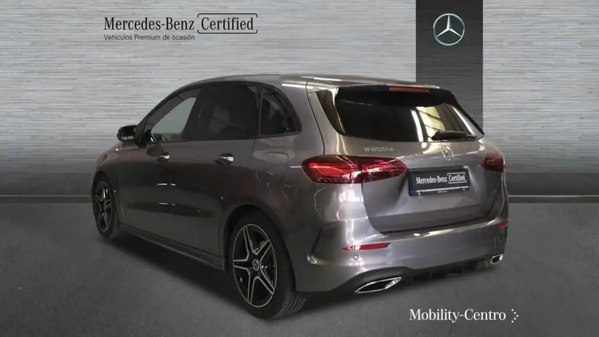 Usado Mercedes B200 150 CV (110 kW) 2024 Gris montaña Utilitario
