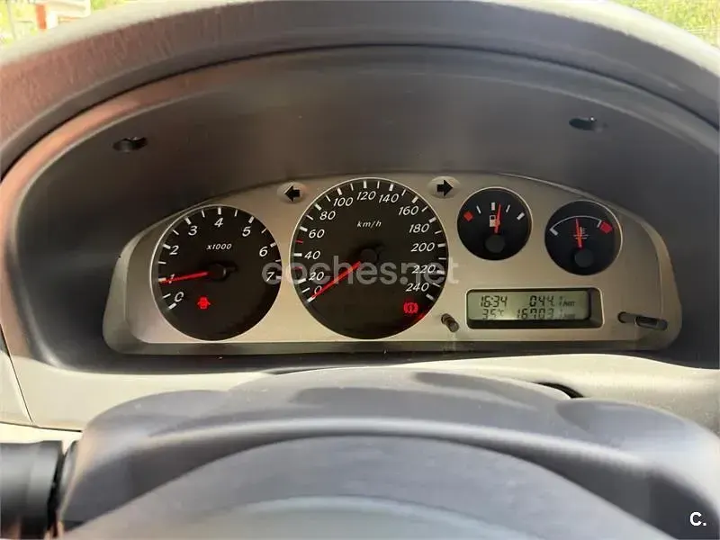Usado Nissan Almera 114 CV (83 kW) 2002 Gris / plata Berlina