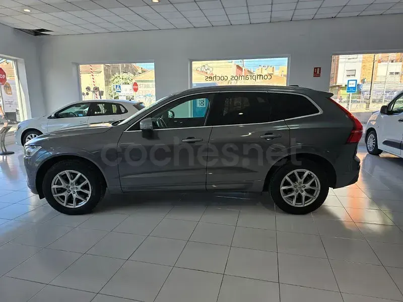 Usado Volvo XC60 Momentum 197 CV (144 kW) 2021 Gris / plata SUV