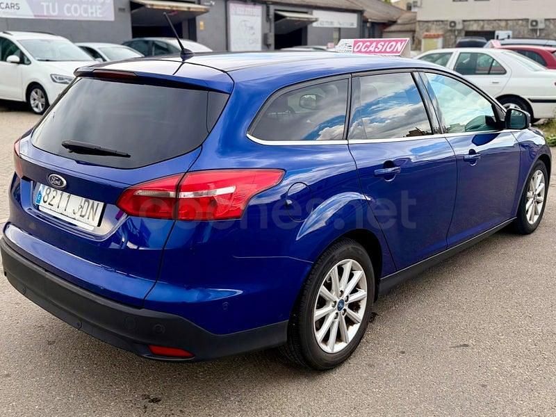 Usado Ford Focus Trend 115 CV (84 kW) 2015 Azul Familiar
