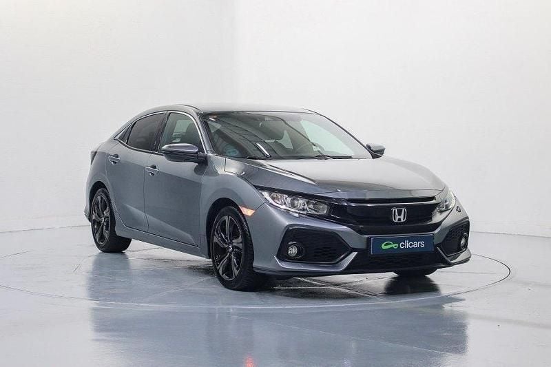 Usado Honda Civic Elegance 129 CV (94 kW) 2019 Gris / plata Berlina
