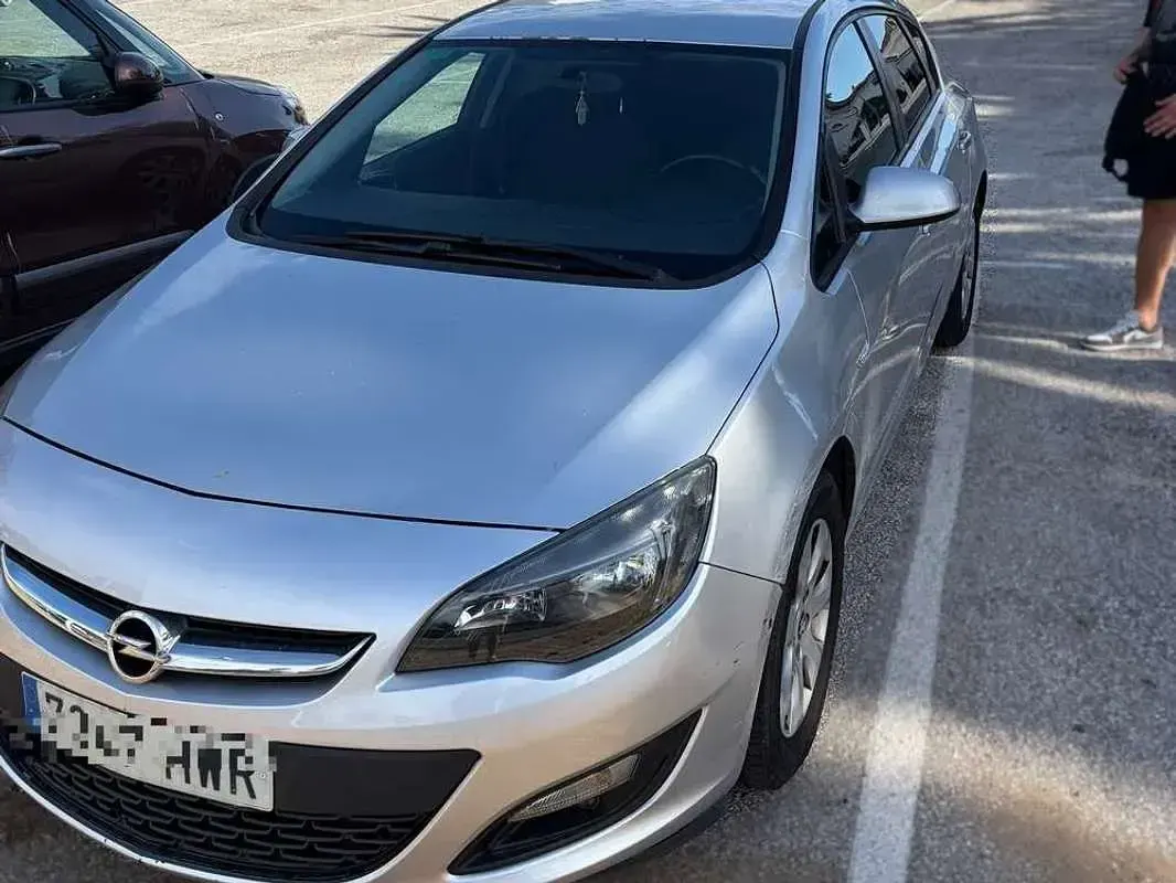 Usado Opel Astra Selective 110 CV (80 kW) 2014 Gris Utilitario