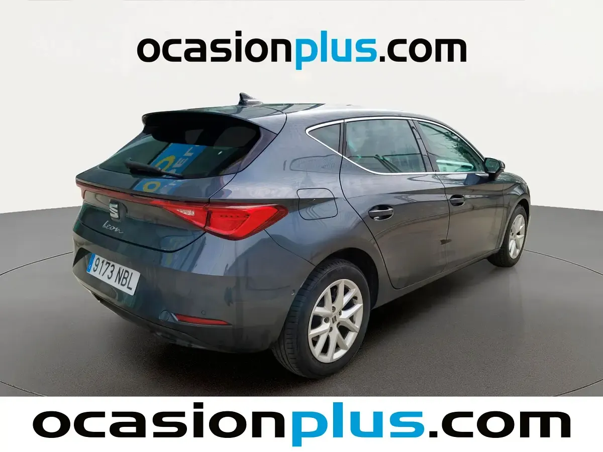 Usado Seat Leon Style 116 CV (85 kW) 2025 Gris Monovolumen