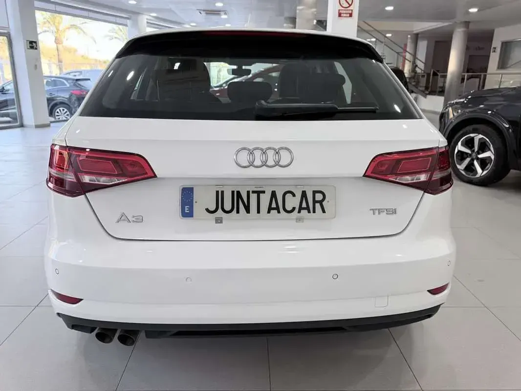 Usado Audi A3 Sportback 150 CV (110 kW) 2019 Blanco Utilitario