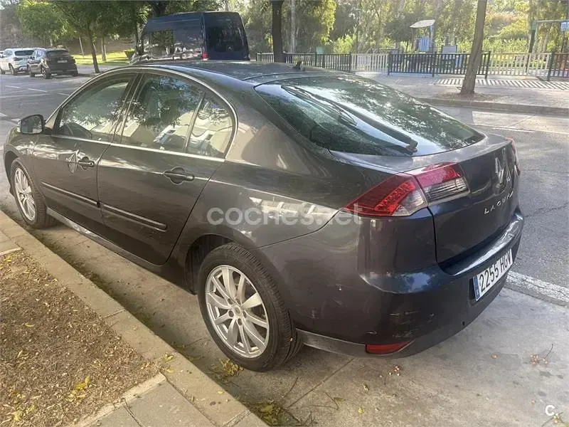 Usado Renault Laguna III Dynamique 110 CV (80 kW) 2011 Gris / plata Berlina