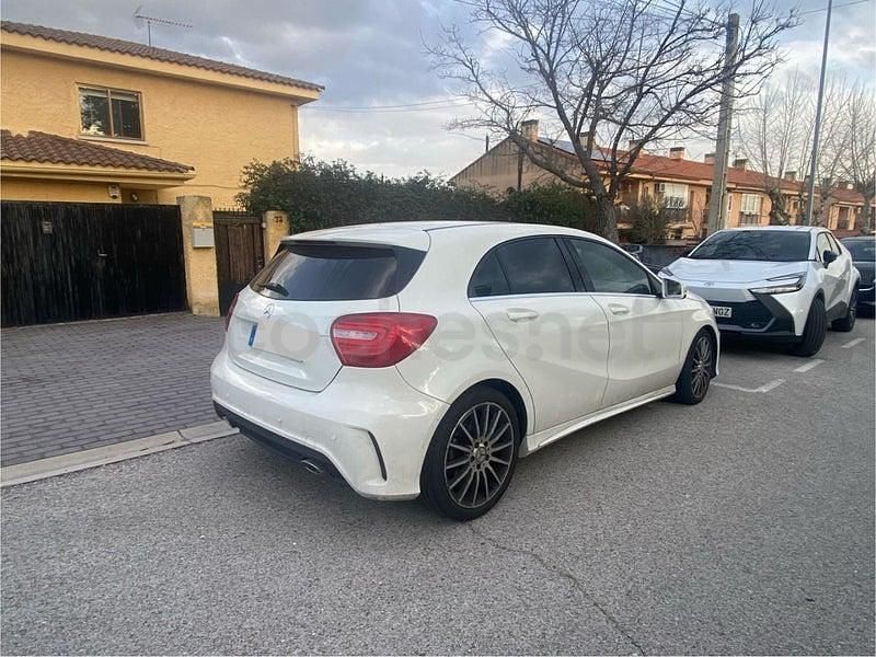 Usado Mercedes A180 AMG line 109 CV (80 kW) 2014 Blanco Berlina