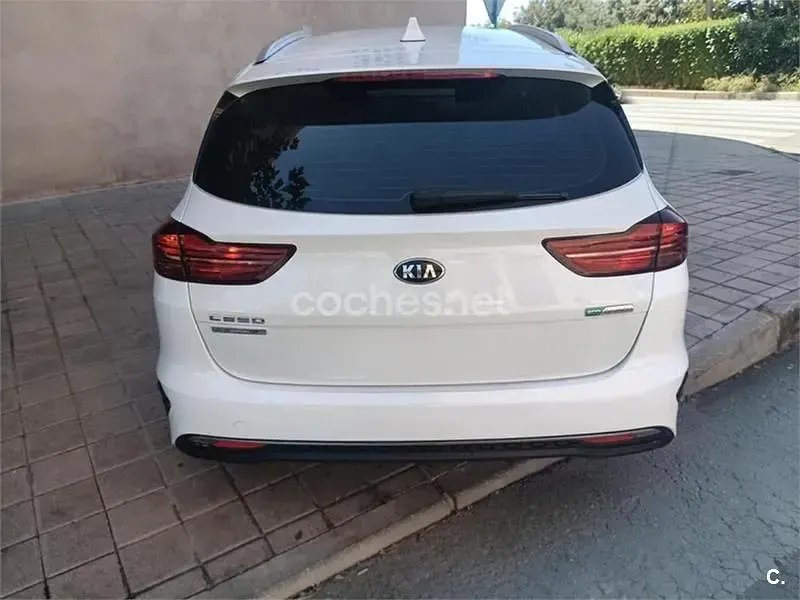 Usado Kia Ceed 136 CV (100 kW) 2021 Blanco Utilitario