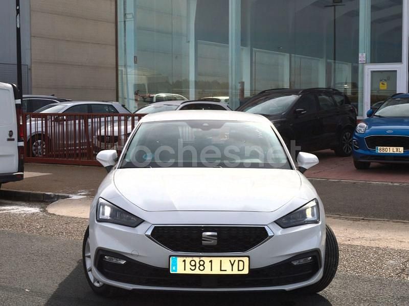 Usado Seat Leon Reference 116 CV (85 kW) 2022 Blanco Utilitario