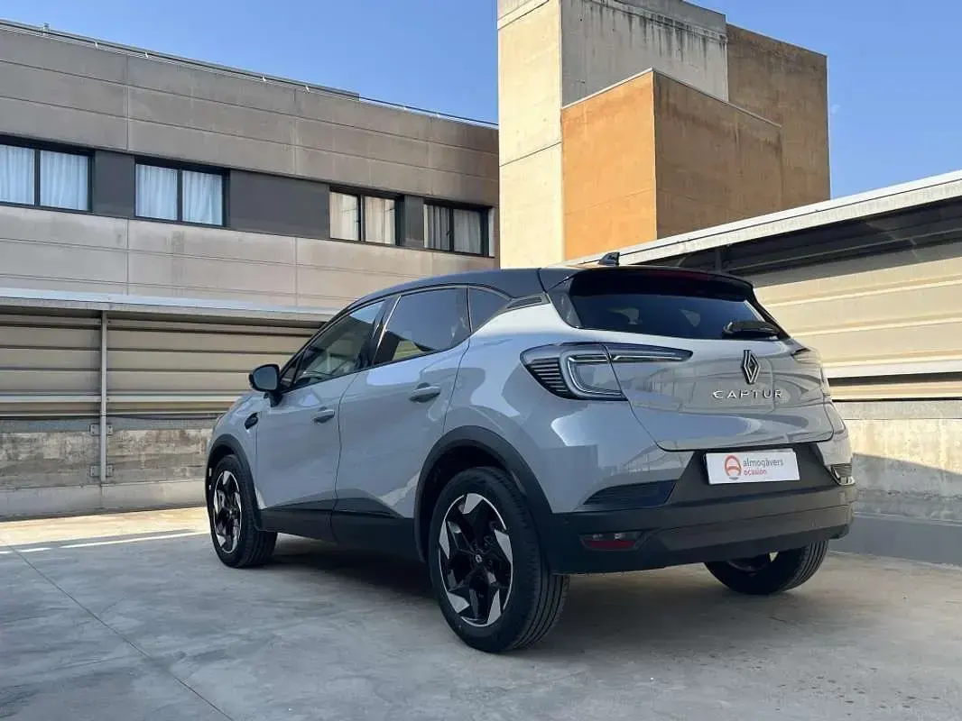 Usado Renault Captur Techno 140 CV (102 kW) 2024 Gris SUV