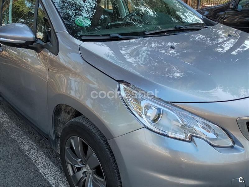 Usado Peugeot 2008 Active 100 CV (73 kW) 2016 Gris / plata SUV