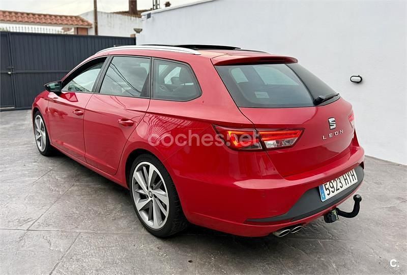 Usado Seat Leon ST FR 150 CV (110 kW) 2014 Rojo Familiar