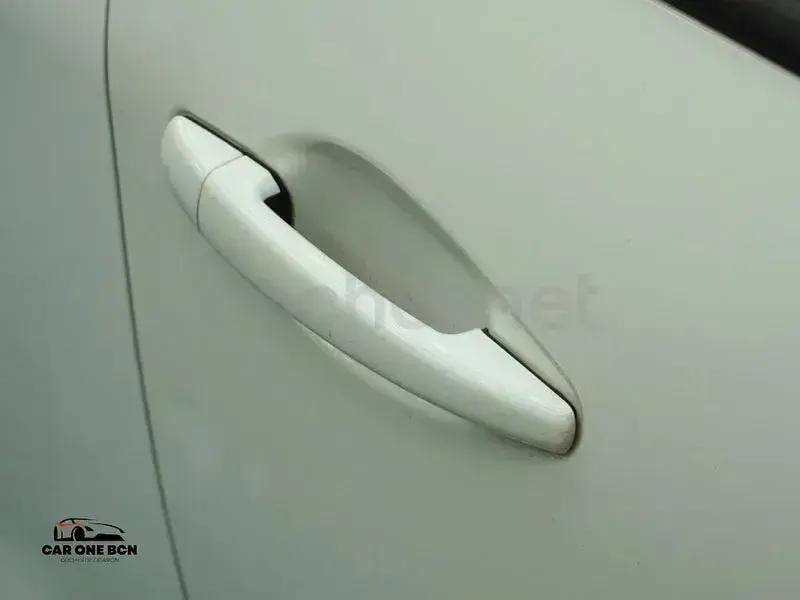 Usado Peugeot 2008 Active 82 CV (60 kW) 2015 Blanco SUV