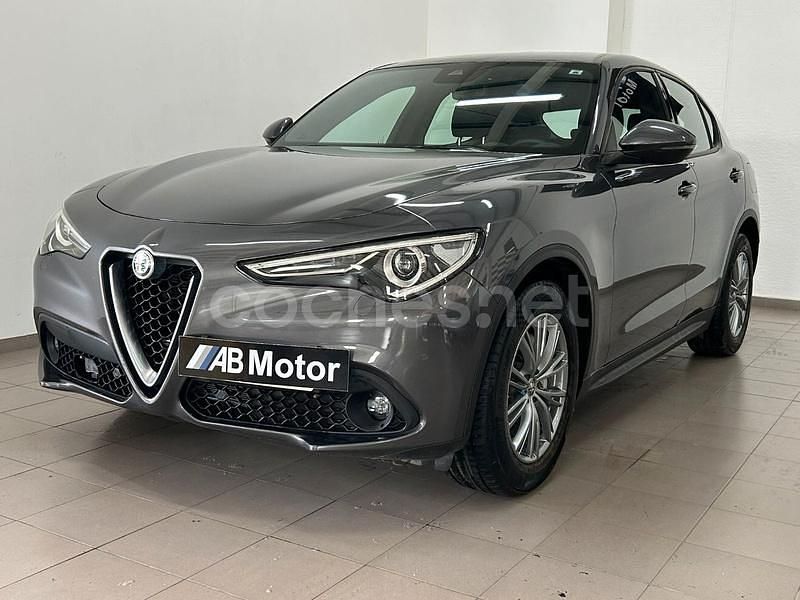 Gris / plata Usado 2022 Alfa Romeo Stelvio Super SUV | 28.900 € (Precio justo) - Imagen 1/4