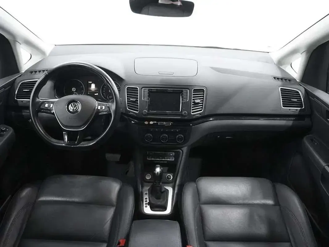 Usado VW Sharan Sportline 150 CV (110 kW) 2021 Negro Monovolumen