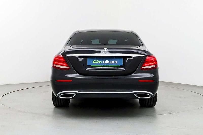 Usado Mercedes E220 194 CV (142 kW) 2016 Negro Berlina