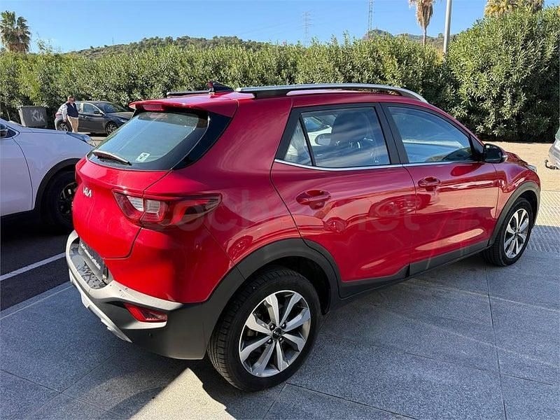 Usado Kia Stonic 100 CV (73 kW) 2024 Rojo SUV
