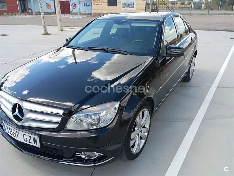Usado Mercedes C220 Avantgarde 170 CV (125 kW) 2010 Negro Berlina
