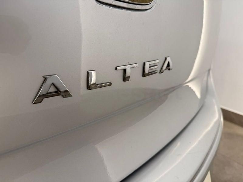 Usado Seat Altea Style 105 CV (77 kW) 2010 Gris / plata Monovolumen