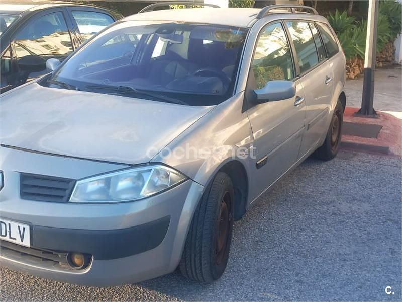 Gris / plata Usado 2005 Renault Mégane GrandTour Dynamique Familiar | 1800 € (Buen precio) - Imagen 1/4