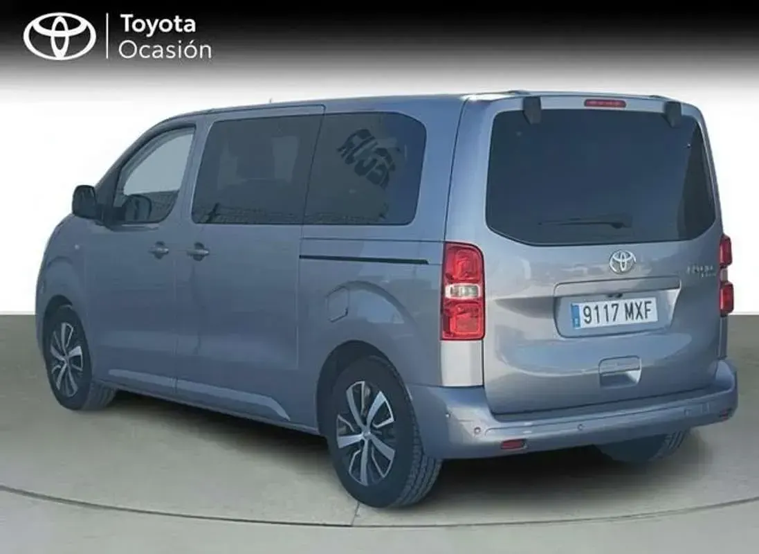 Usado Toyota Proace 145 CV (106 kW) 2024 Gris Monovolumen