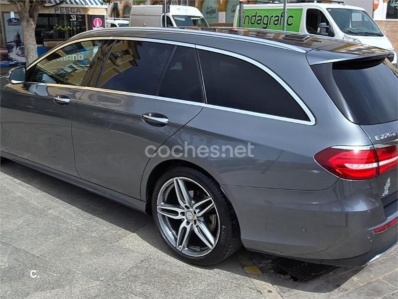 Usado Mercedes E220 194 CV (142 kW) 2017 Gris / plata Familiar