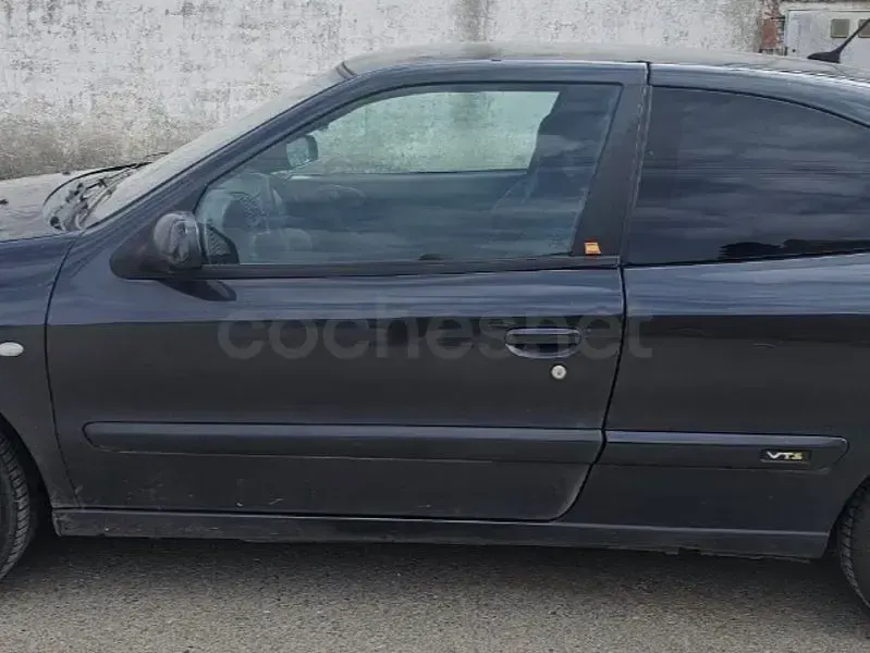 Usado Citroën Xsara 90 CV (66 kW) 2002 Negro Coupe