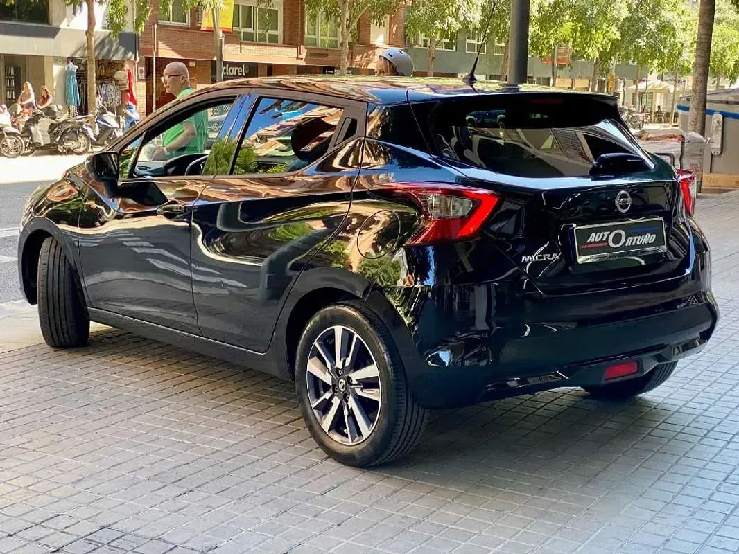 Usado Nissan Micra Tekna 90 CV (66 kW) 2017 Negro Utilitario