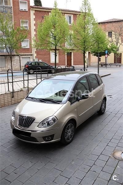 Usado Lancia Musa 95 CV (69 kW) 2011 Negro Monovolumen