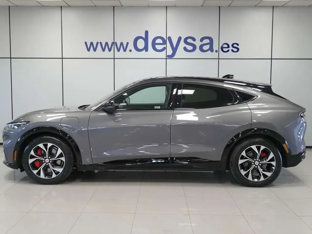 Usado Ford Mustang Mach-E Premium 216 kW (294 CV) 2023 Negro SUV