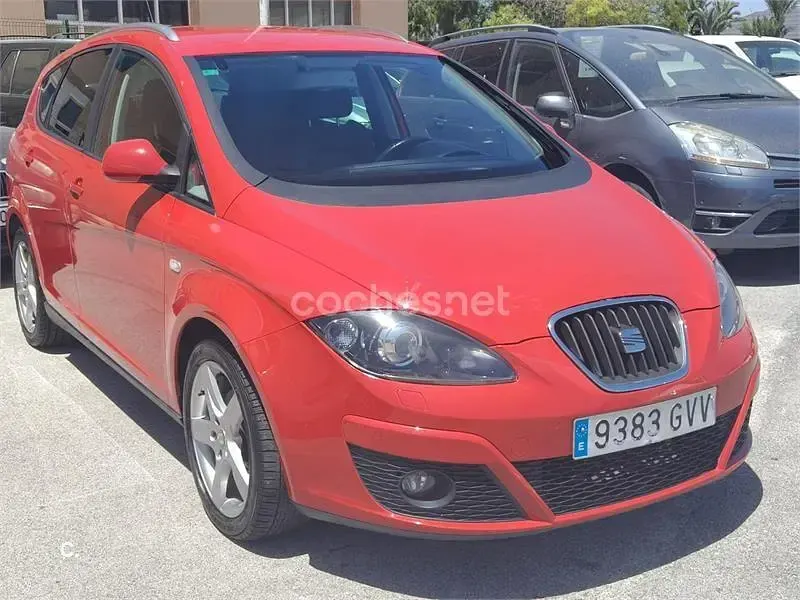 Usado Seat Altea XL Sport 160 CV (117 kW) 2010 Rojo Monovolumen