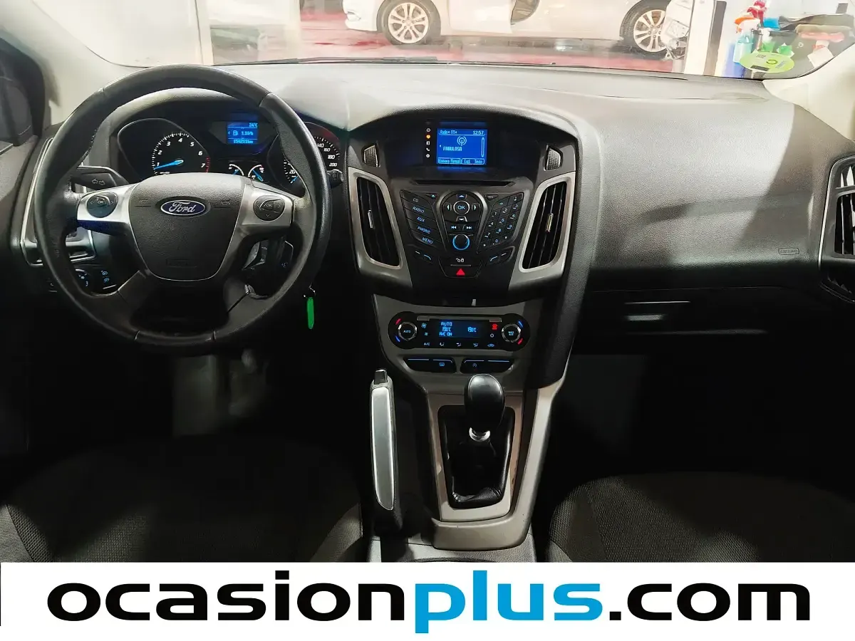 Usado Ford Focus Trend 125 CV (91 kW) 2012 Gris Utilitario
