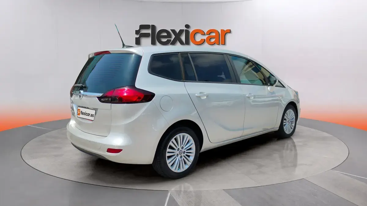 Usado Opel Zafira Tourer Excellence 134 CV (98 kW) 2018 Gris Monovolumen