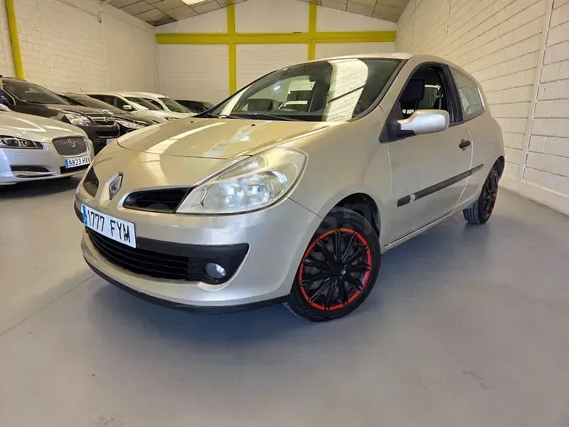 Usado Renault Clio II Authentique 75 CV (55 kW) 2007 Beige Berlina