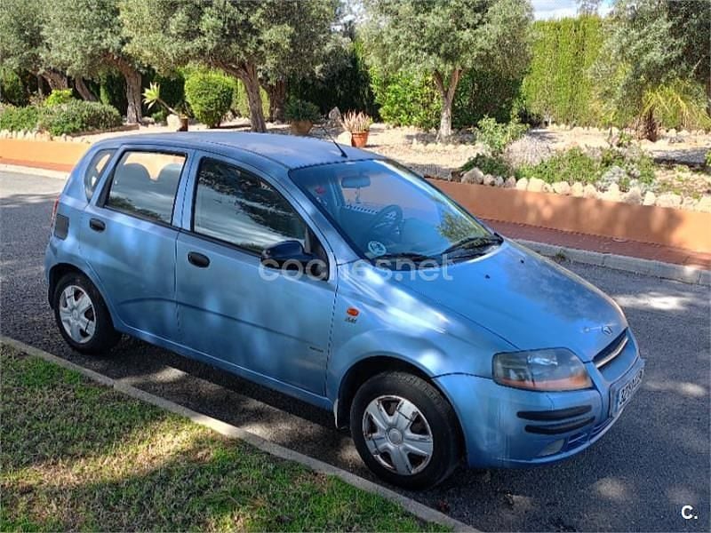 Usado Chevrolet Kalos SE 83 CV (61 kW) 2004 Azul Berlina