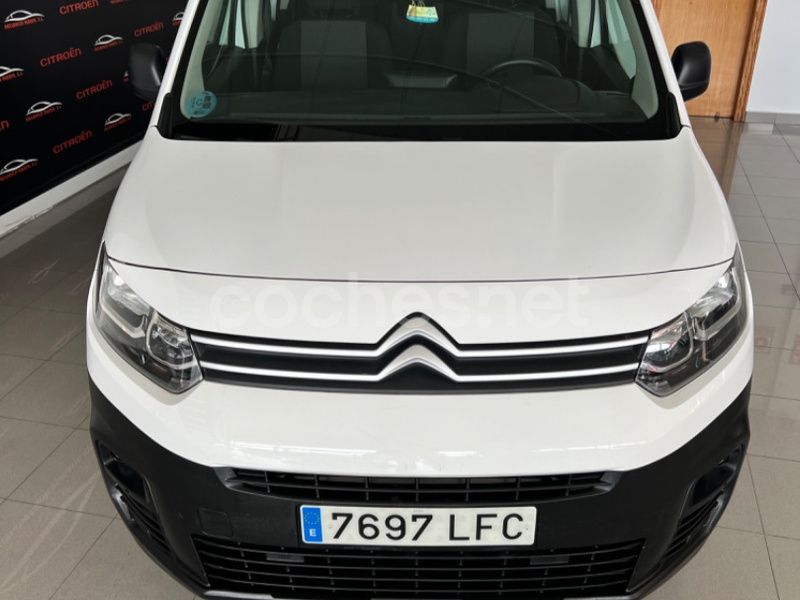 Usado Citroën Berlingo Feel 102 CV (75 kW) 2020 Blanco Monovolumen