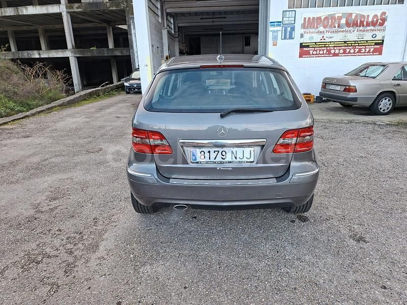 Usado Mercedes B200 140 CV (102 kW) 2010 Gris / plata Monovolumen
