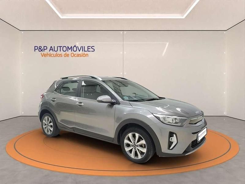Usado Kia Stonic 84 CV (61 kW) 2023 Gris SUV