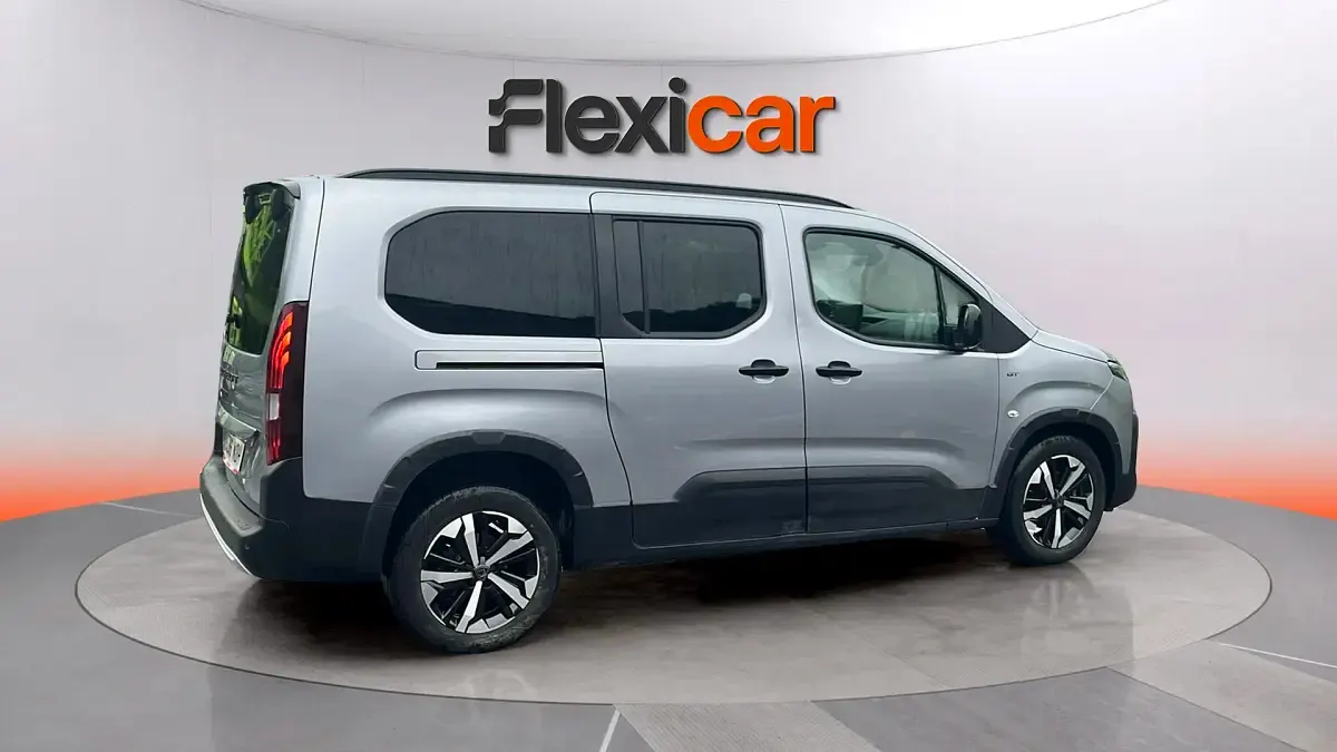 Usado Peugeot Rifter GTi 131 CV (96 kW) 2025 Gris Monovolumen