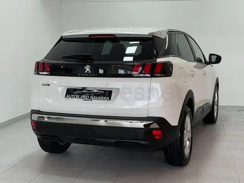 Usado Peugeot 3008 Active 130 CV (95 kW) 2018 Blanco SUV