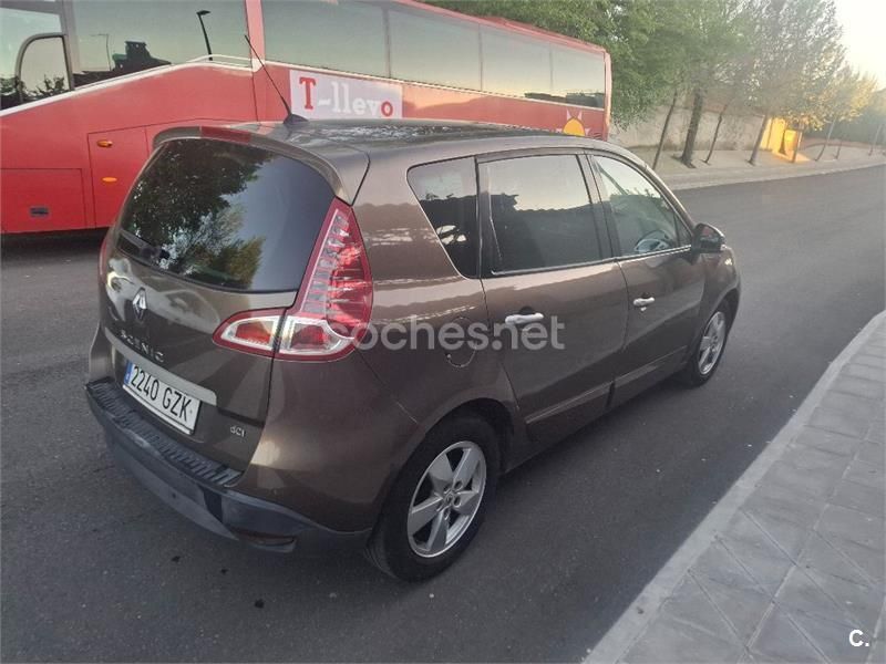 Marrón Usado 2010 Renault Scénic III Dynamique Monovolumen | 3500 € (Precio justo) - Imagen 1/4
