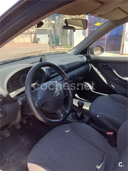 Usado Seat Leon Sport 110 CV (80 kW) 2004 Azul Utilitario