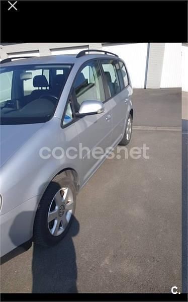 Usado VW Touran Advance 105 CV (77 kW) 2006 Gris / plata Monovolumen
