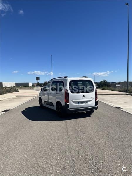 Usado Citroën Berlingo Feel 110 CV (80 kW) 2021 Blanco Monovolumen